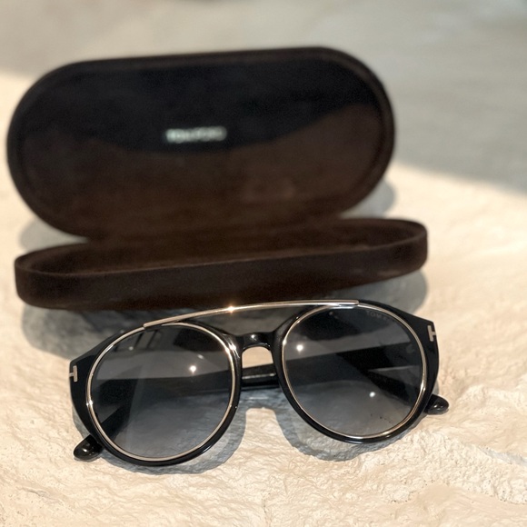 Tom Ford sunglasses - Black with gold hardware - Gradient blue lenses